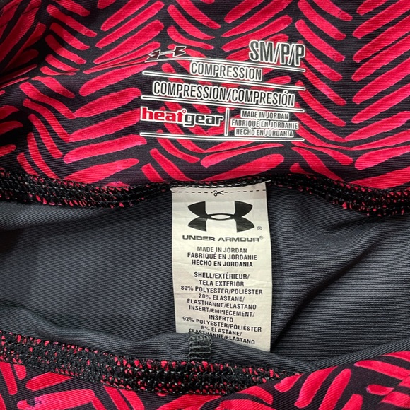 Under Armour HeatGear Compression Capri Leggings Small Gray Pink Pattern - Picture 7 of 7